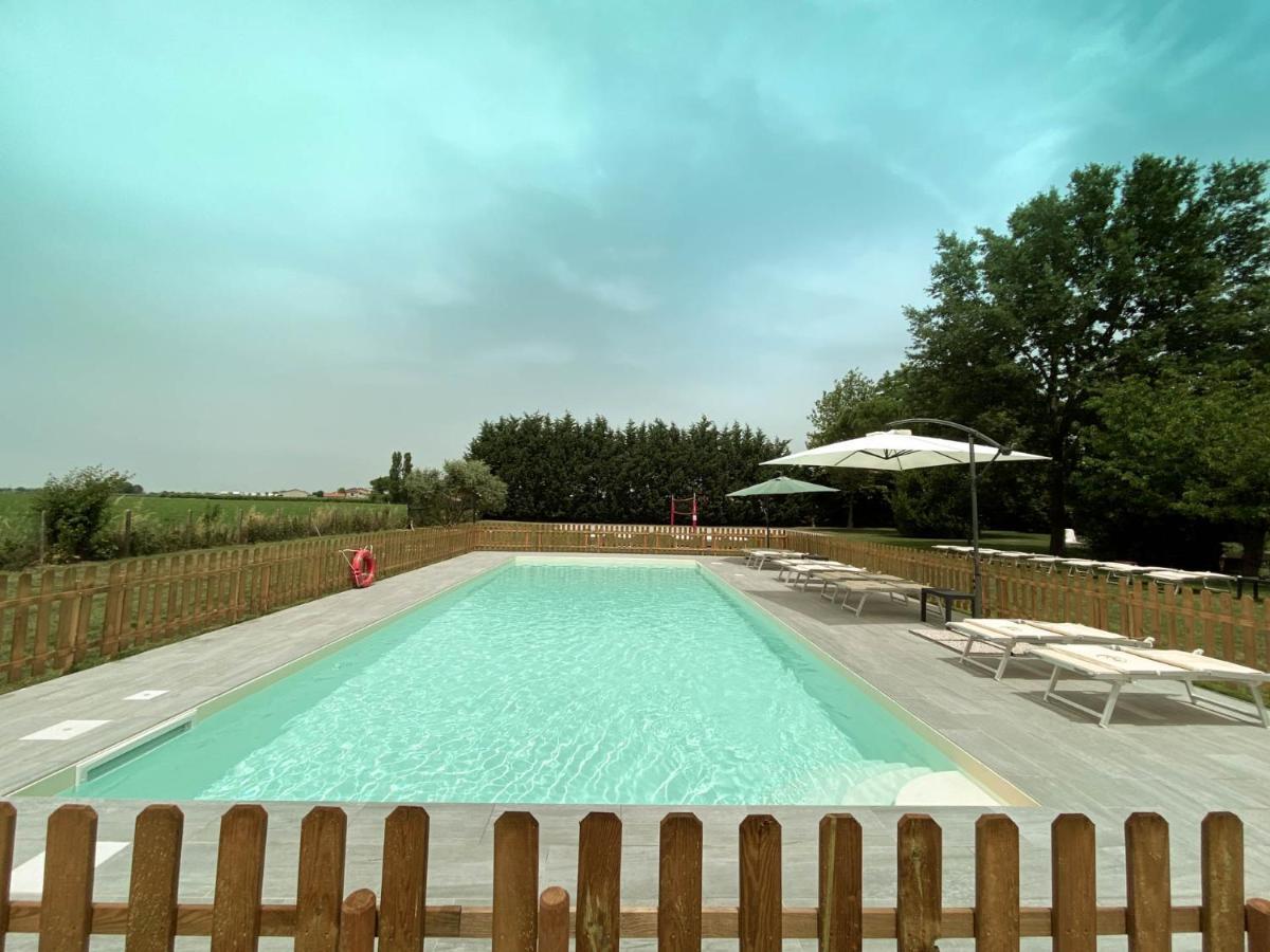 Il Bianconiglio R&B Bed and Breakfast Carraie Eksteriør billede