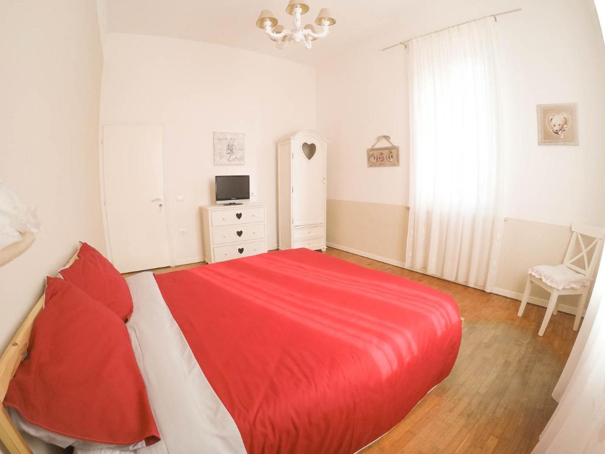 Il Bianconiglio R&B Bed and Breakfast Carraie Eksteriør billede